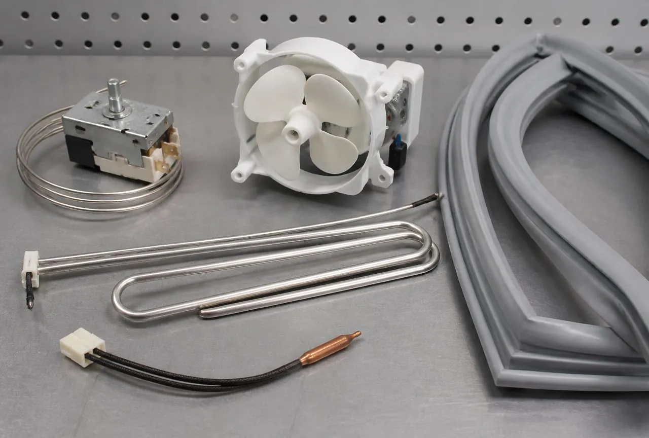 Pièces détachées de réfrigérateur : thermostat, ventilateur d'évaporateur, résistance de dégivrage, sonde et joint de porte